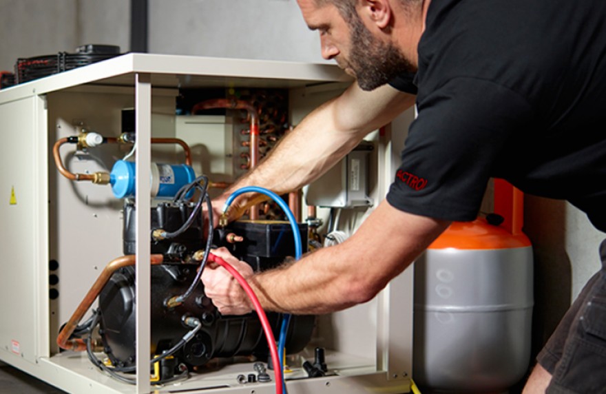 SHOT 02 121 1 748x486px